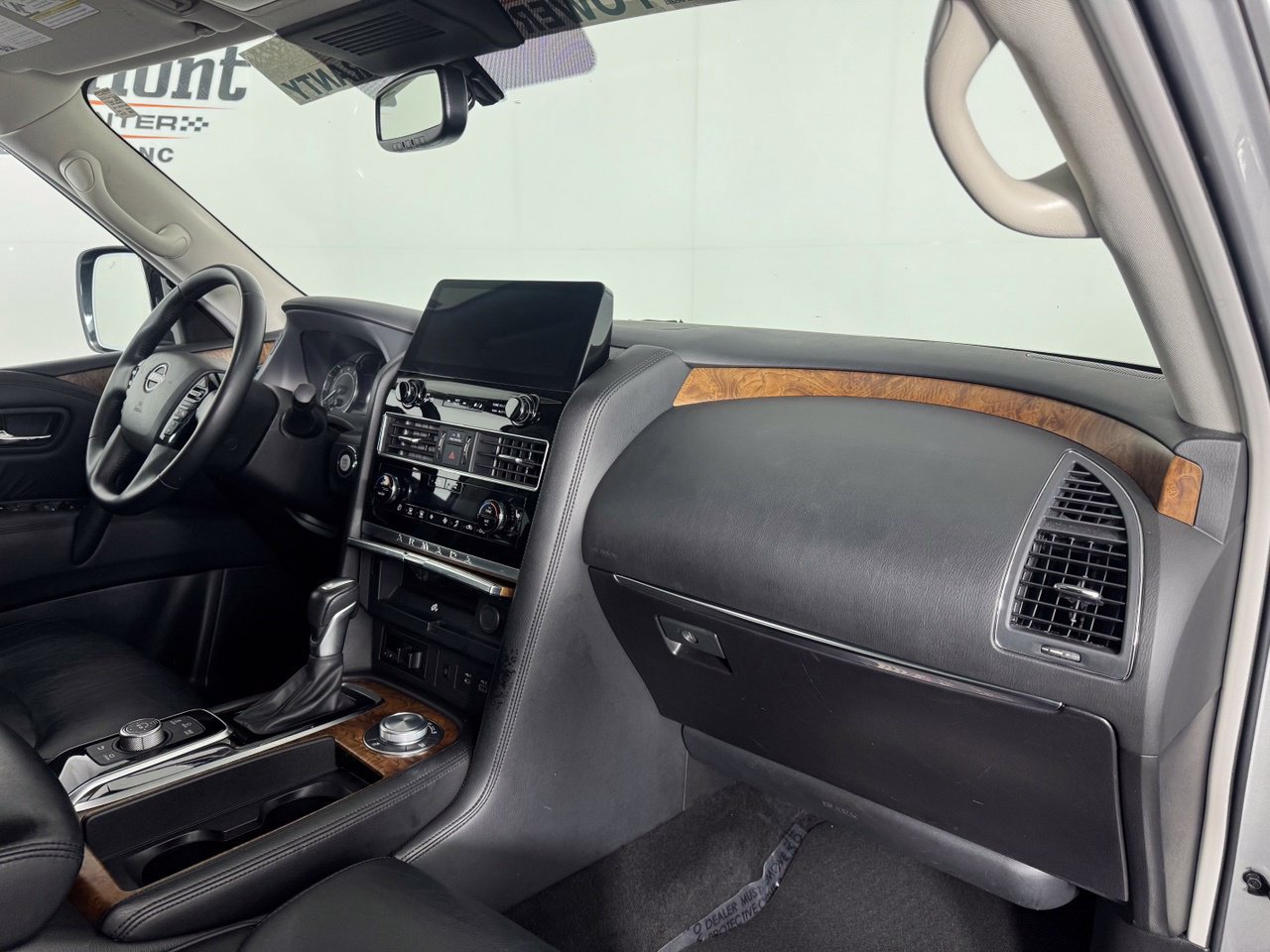 Used 2024 Nissan Armada SL w/ Captain's Chairs Package AWD/4WD image 41