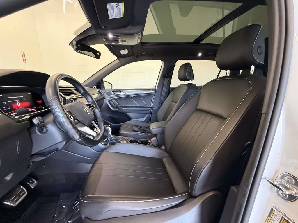 Used 2022 Volkswagen Tiguan SE R-Line AWD/4WD image 2