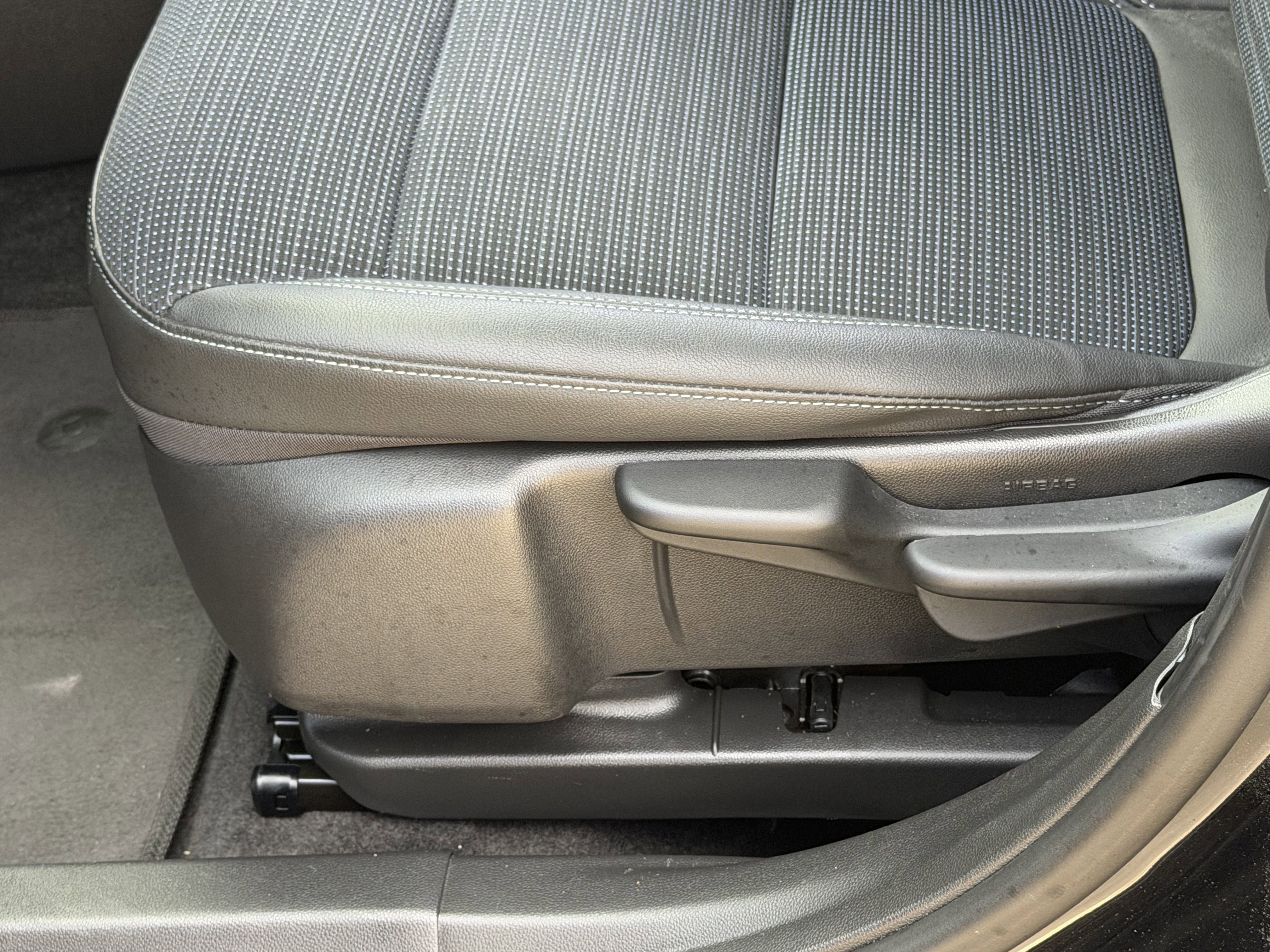 Used 2025 Buick Envista Preferred w/ Convenience II Package image 17