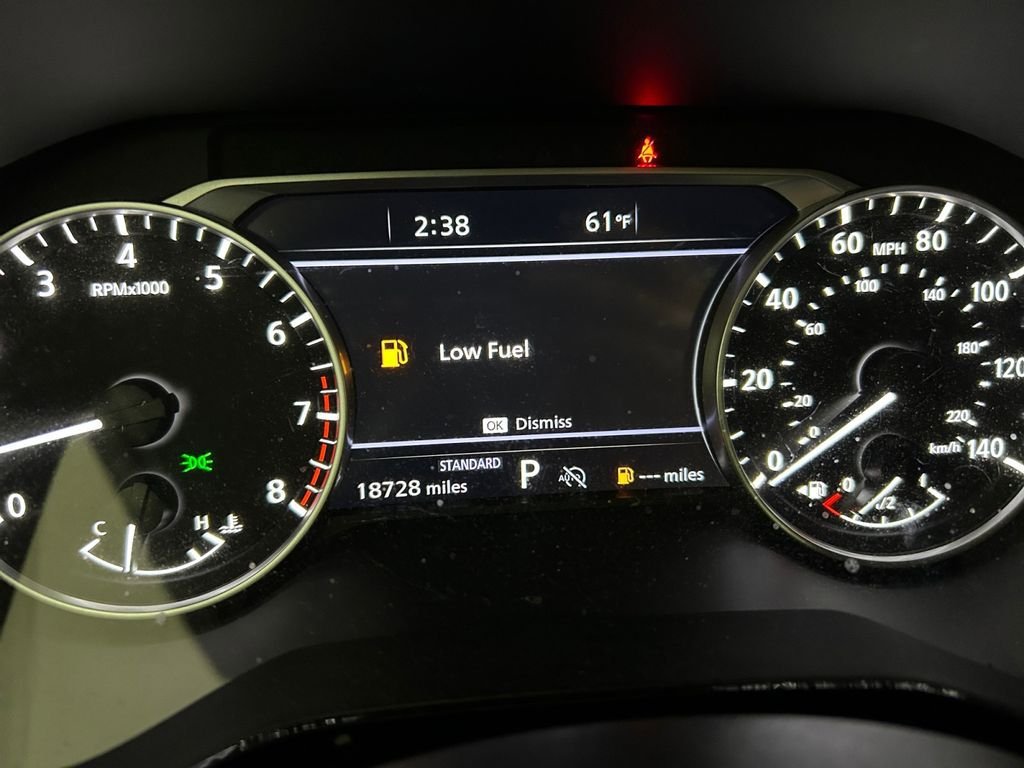 Used 2024 Nissan Pathfinder SL FWD image 10