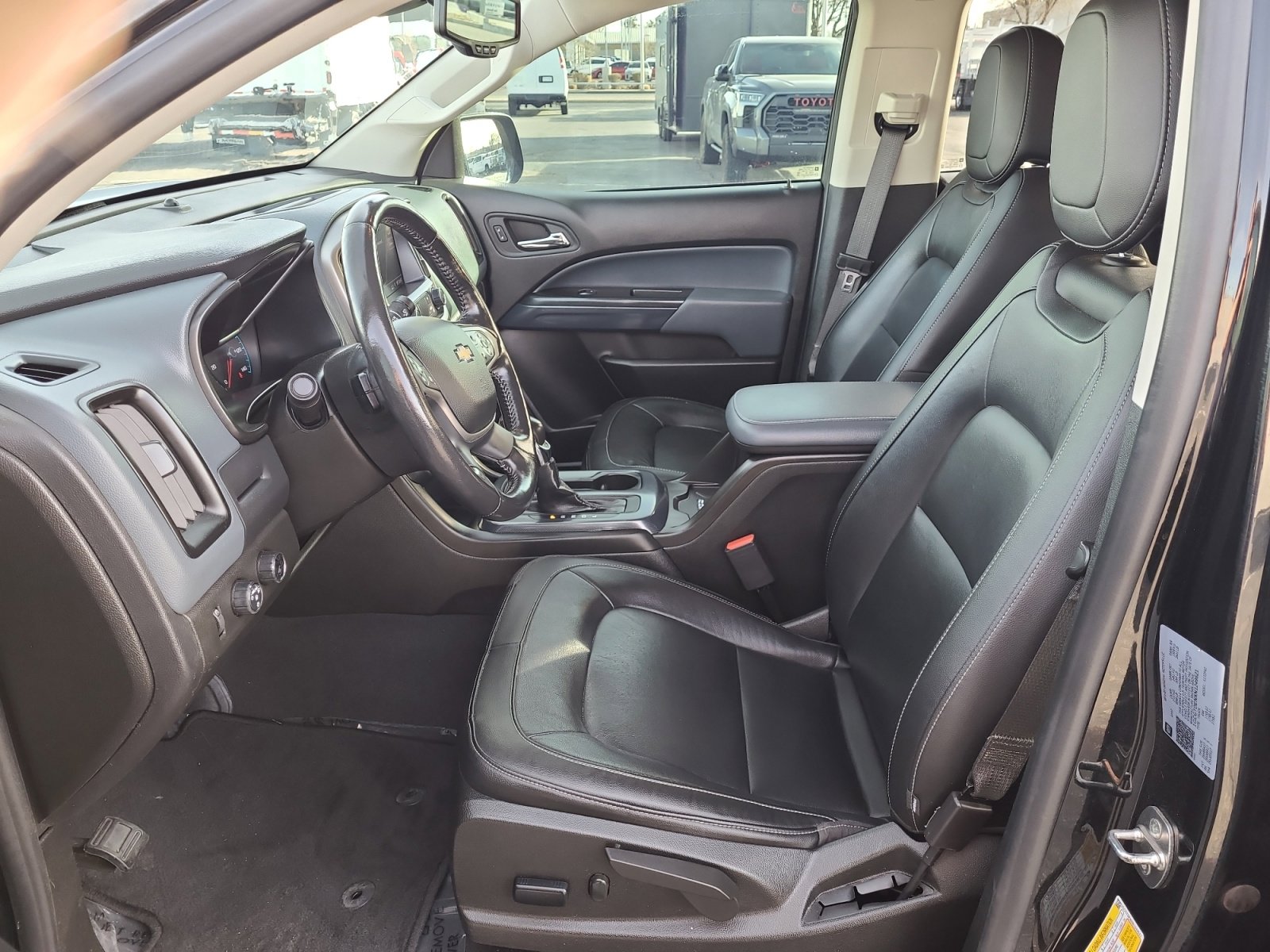 Used 2022 Chevrolet Colorado Z71 w/ Z71 Midnight Edition image 12