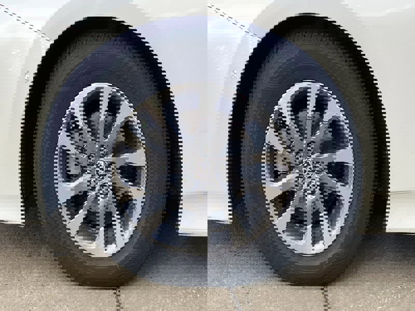 Used 2019 Toyota Prius XLE image 25