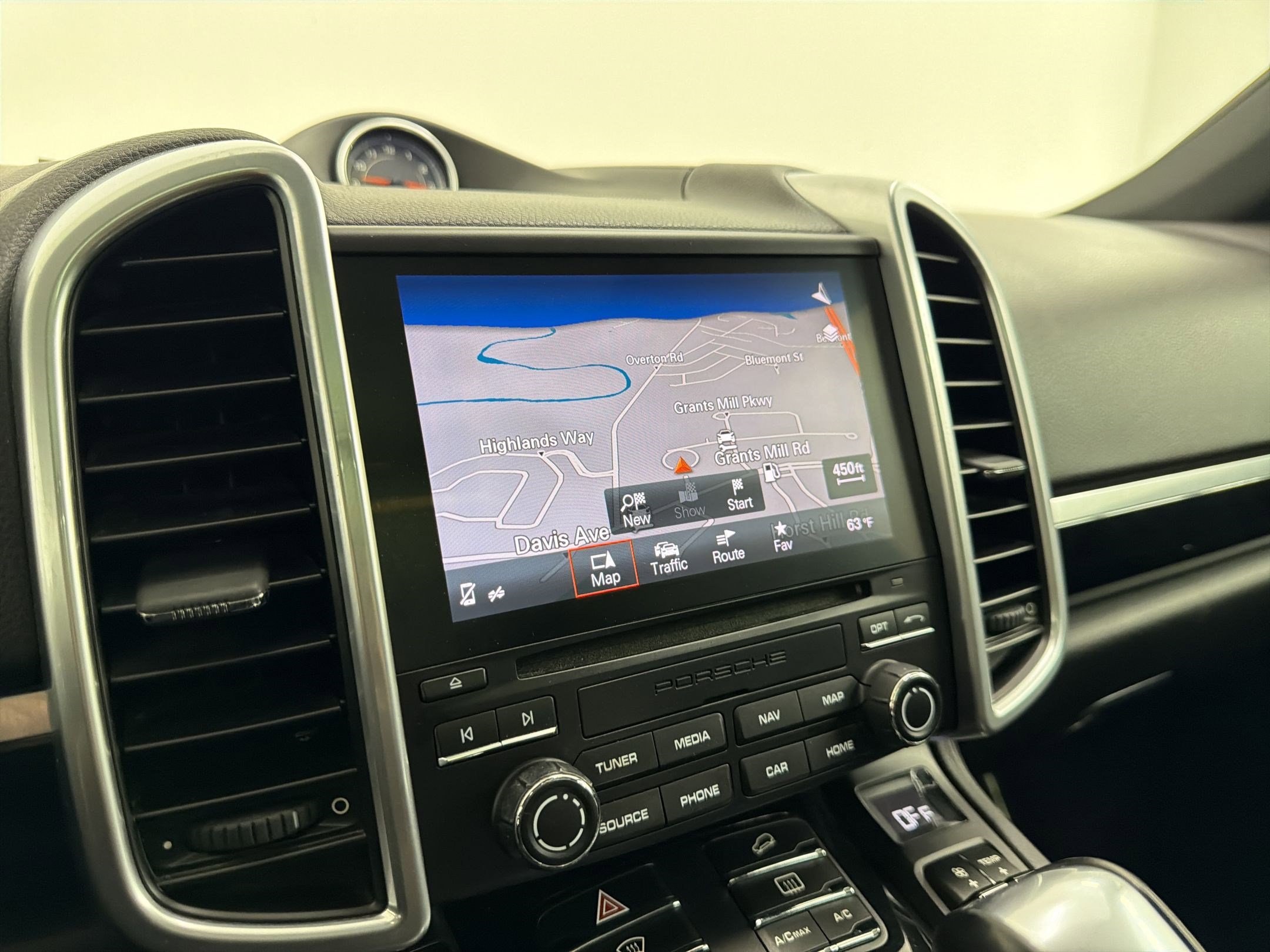 Used 2017 Porsche Cayenne AWD/4WD image 24