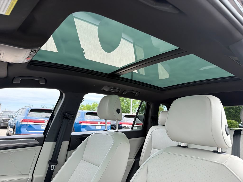 Certified 2023 Volkswagen Tiguan SE R-Line AWD/4WD image 19