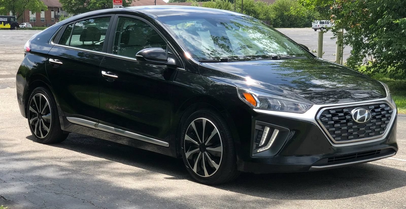 Used 2022 Hyundai Ioniq Limited FWD image 3