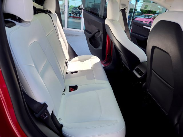 Used 2022 Tesla Model Y Long Range AWD/4WD image 22