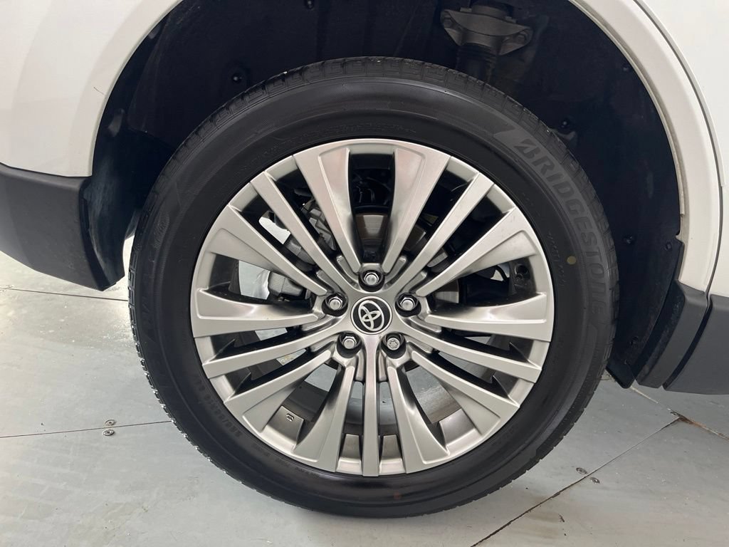Used 2024 Toyota Venza Limited AWD/4WD image 17