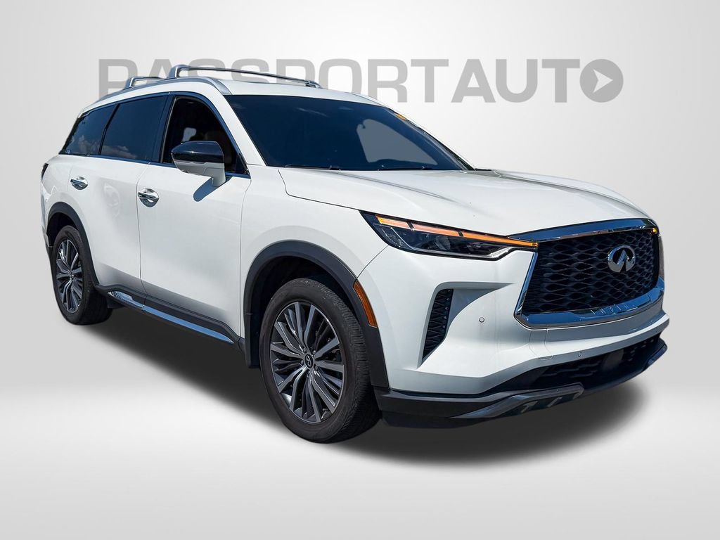 Used 2023 INFINITI QX60 Sensory w/ Vision Package AWD/4WD image 2