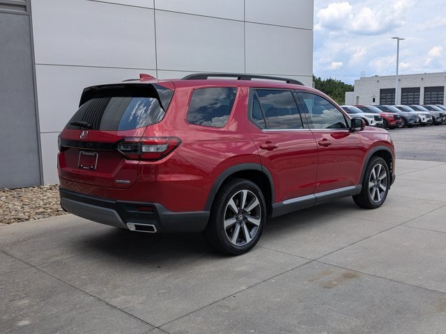 Used 2025 Honda Pilot Touring image 4