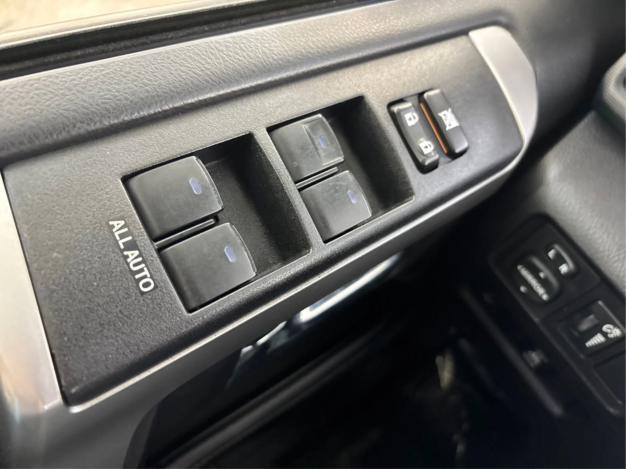 Used 2016 Toyota 4Runner SR5 AWD/4WD image 39