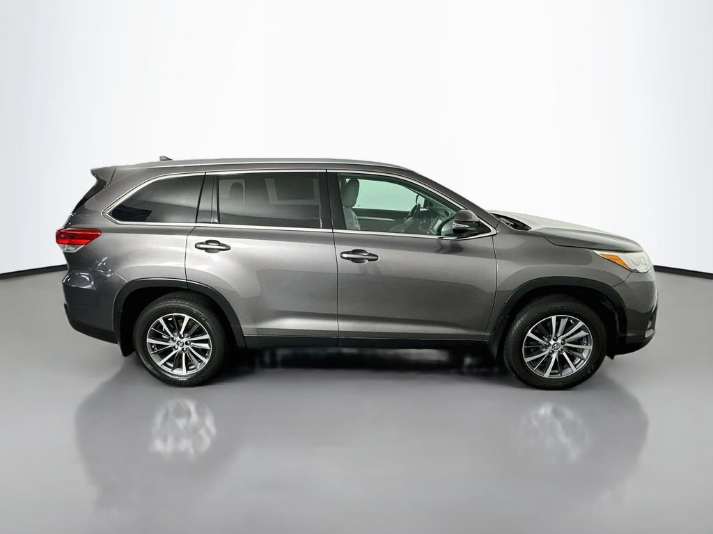 Used 2019 Toyota Highlander XLE AWD/4WD image 8