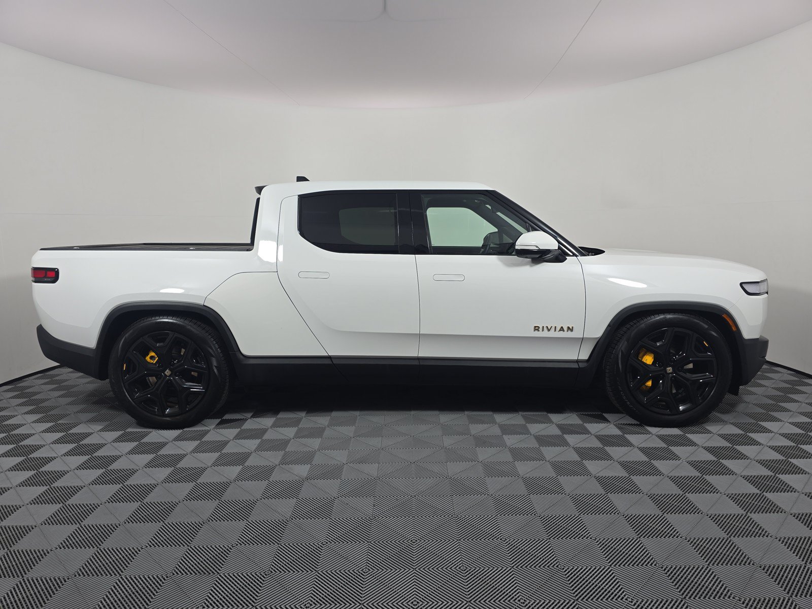 Used 2024 Rivian R1T Adventure AWD/4WD image 6