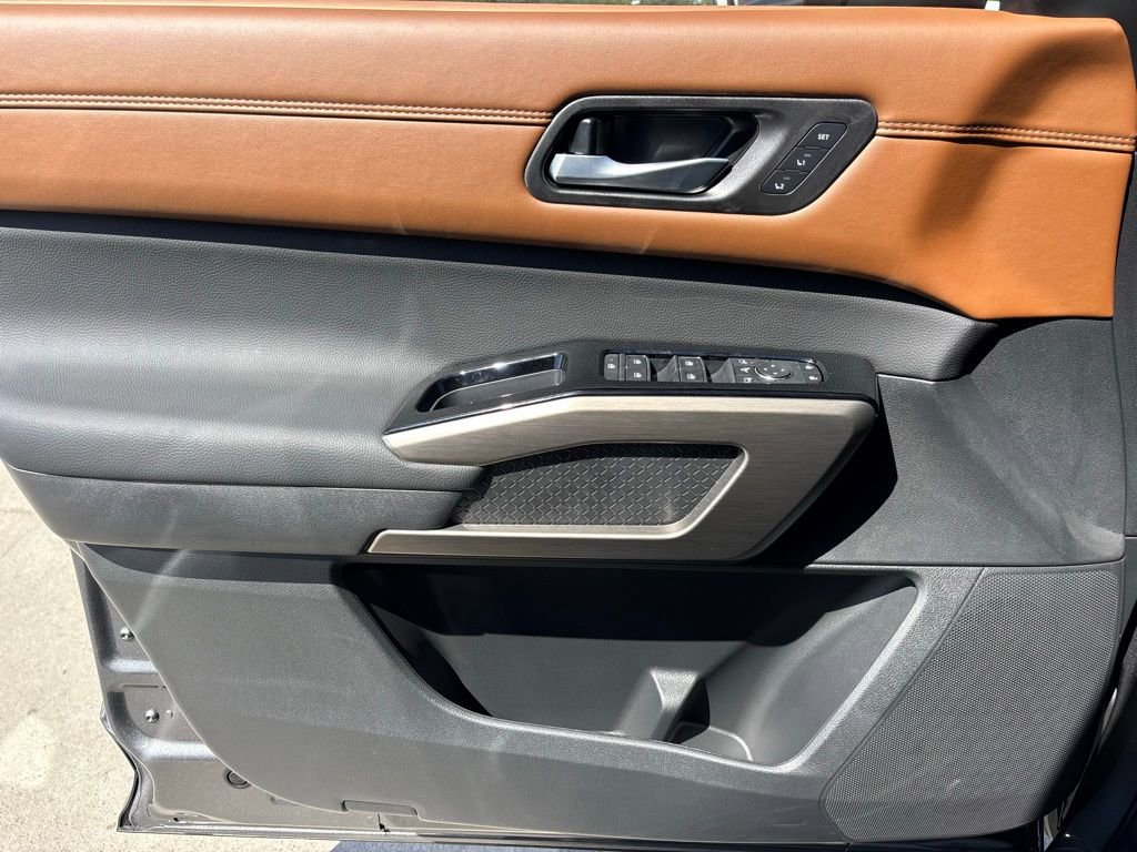 New 2025 Nissan Pathfinder Platinum w/ Cargo Package FWD image 11
