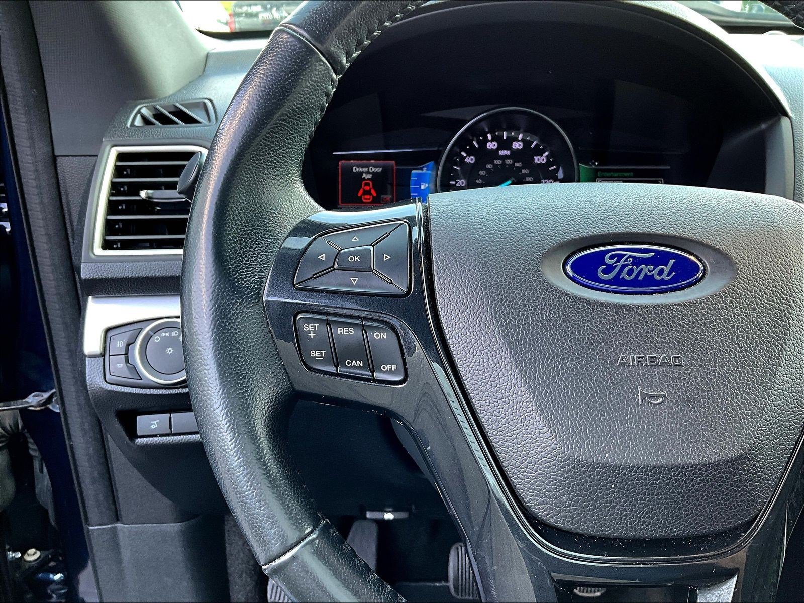 Used 2017 Ford Explorer XLT w/ Equipment Group 201A FWD image 11