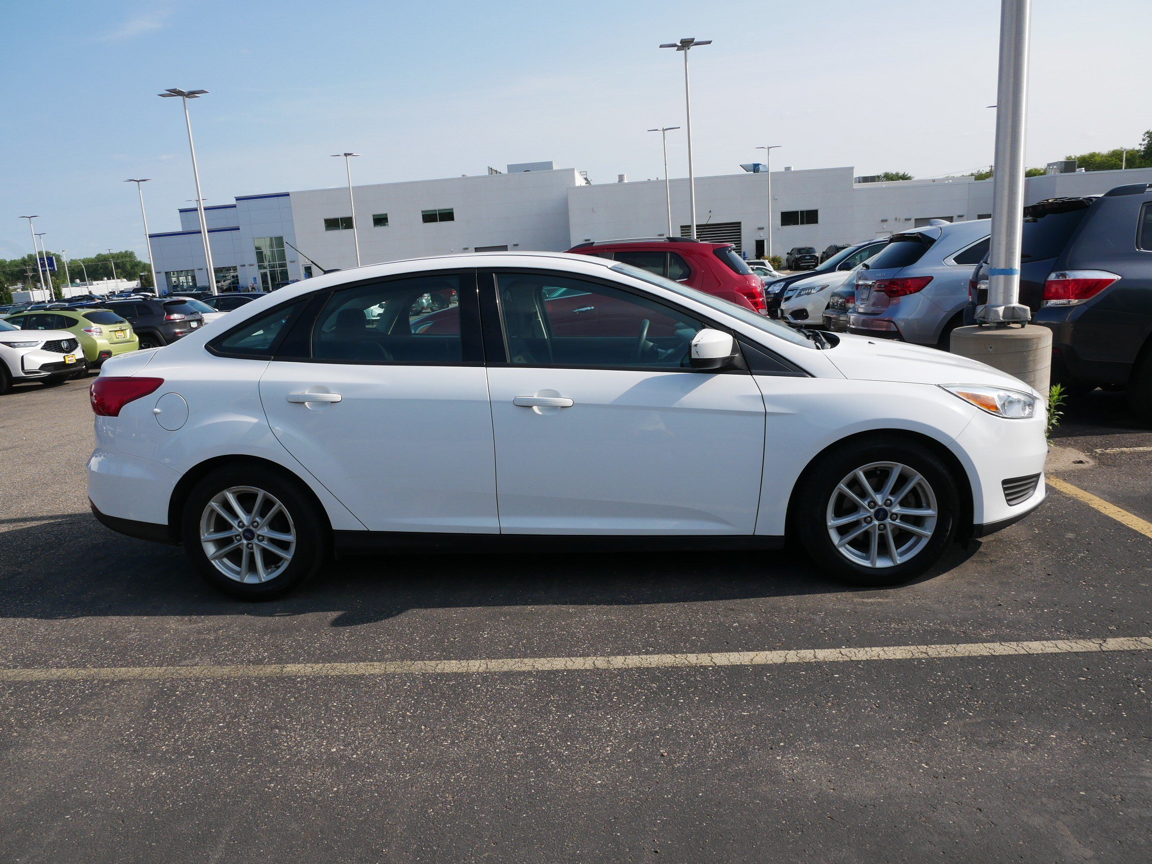 Used 2018 Ford Focus SE FWD image 2