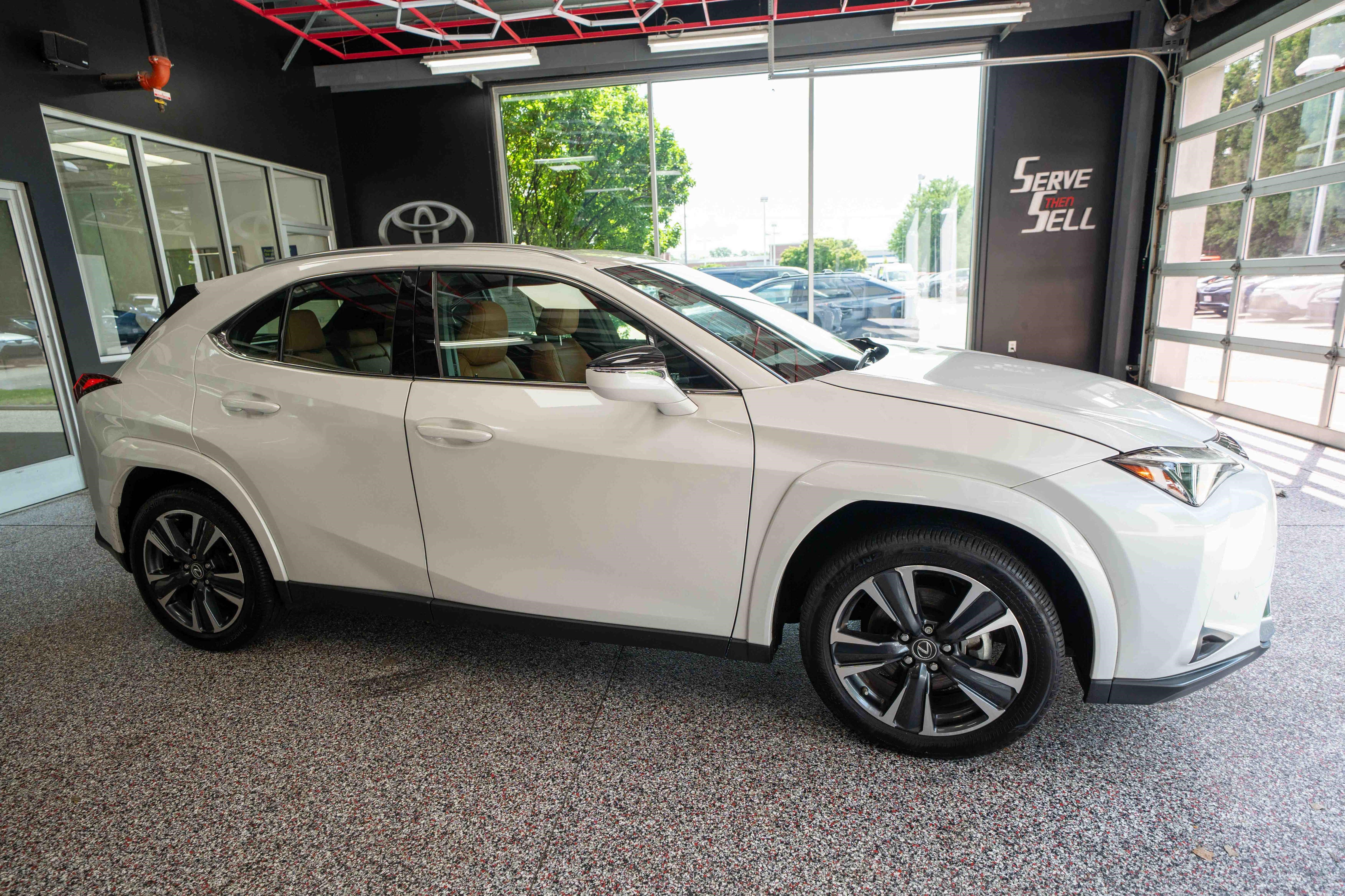 Used 2024 Lexus UX 250h AWD w/ Premium Package image 5