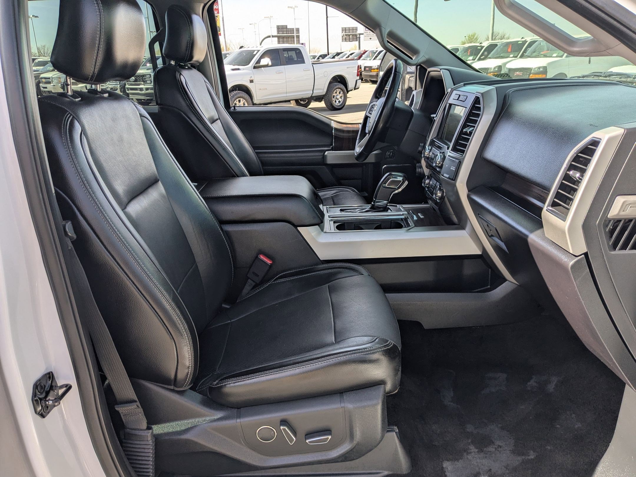 Used 2017 Ford F150 Lariat image 31