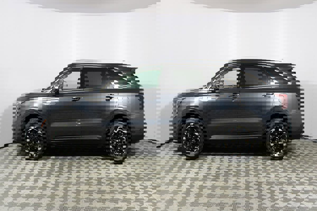 Used 2024 Kia Sorento S image 33