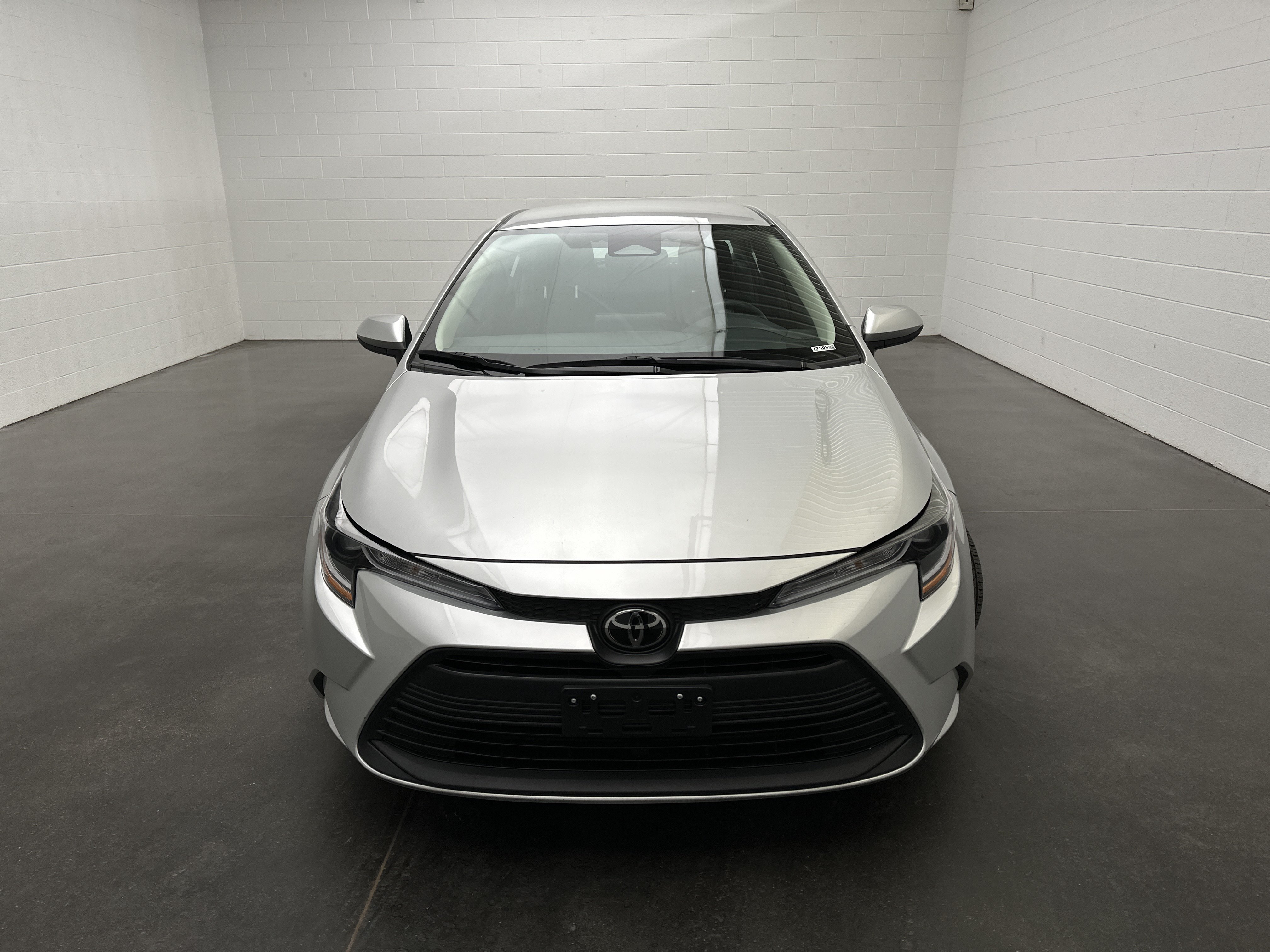 Used 2025 Toyota Corolla LE FWD image 3