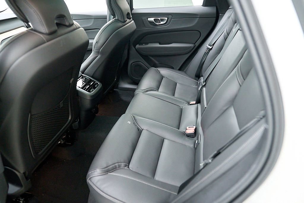 New 2026 Volvo XC60 B5 Ultra w/ Climate Package AWD/4WD image 23