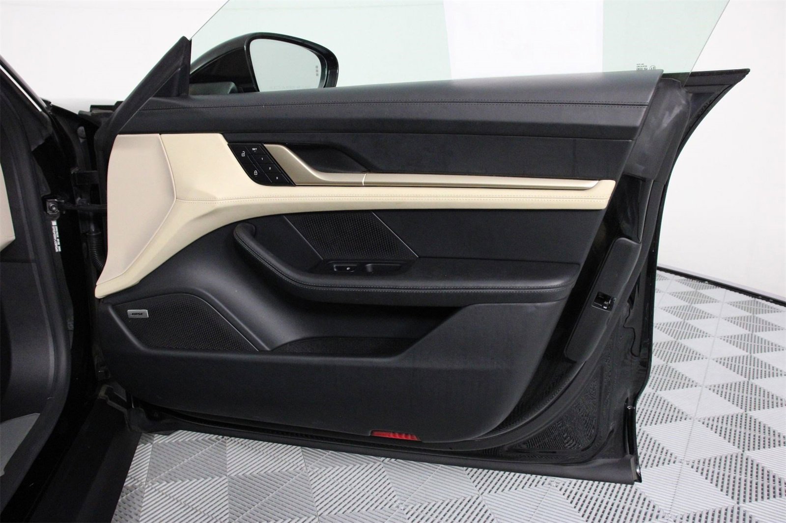 Used 2022 Porsche Taycan 4S image 23