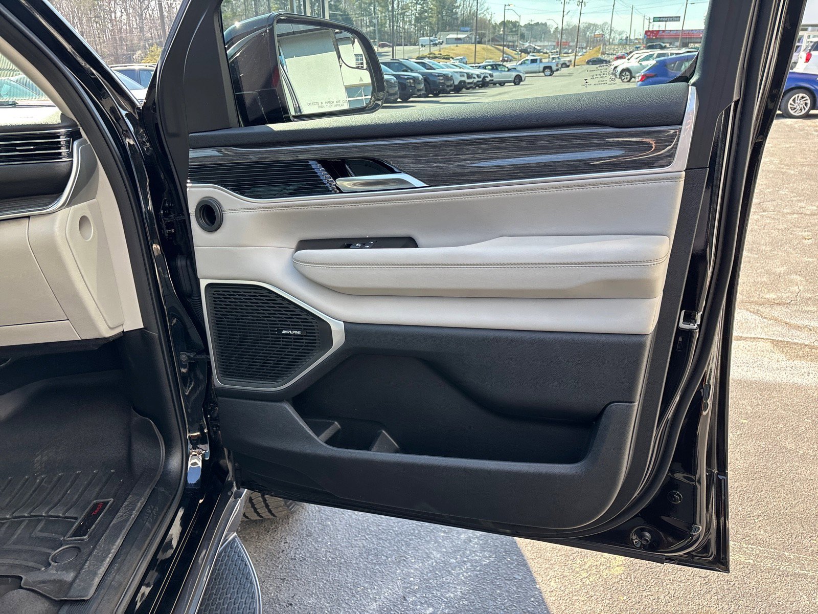 Used 2022 Jeep Wagoneer Series III w/ Flexible Seating Group image 52