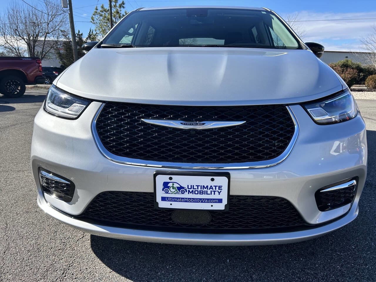 Used 2024 Chrysler Pacifica Touring-L image 13