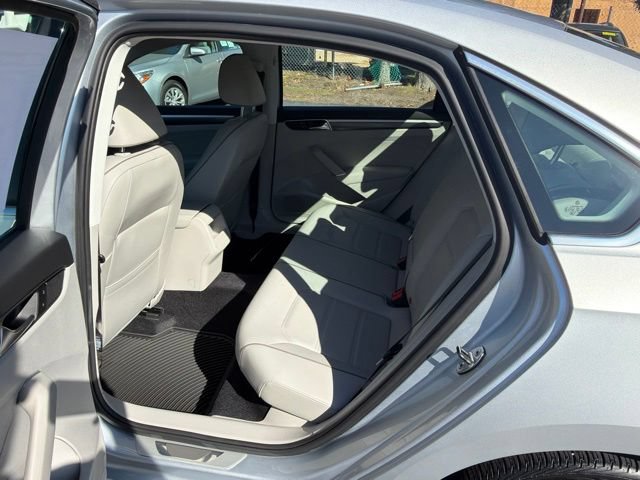 Used 2017 Volkswagen Passat 1.8T R-Line w/ R-Line Lighting Package FWD image 21