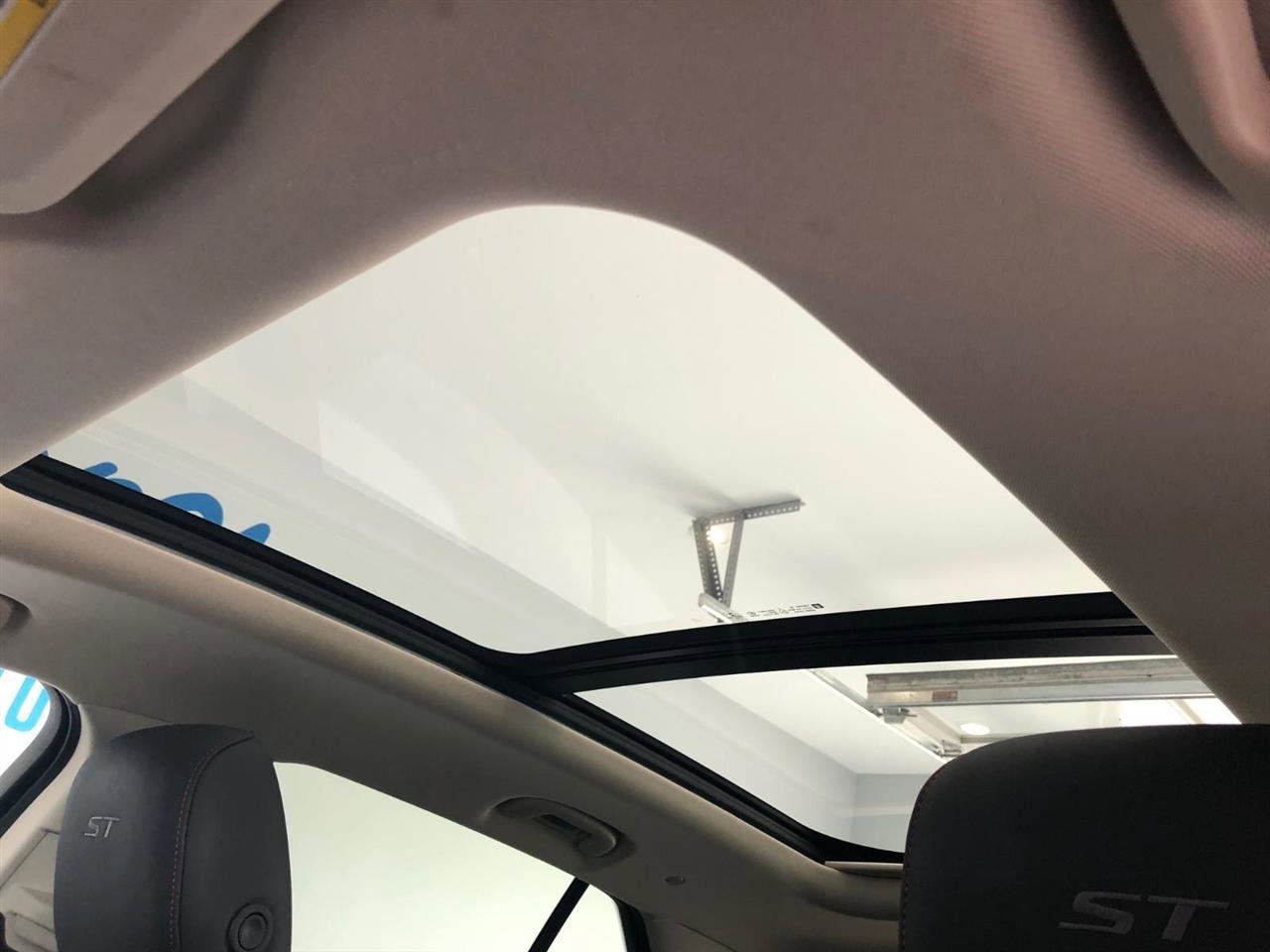 Used 2023 Buick Envision Essence w/ Sport Touring Package image 8