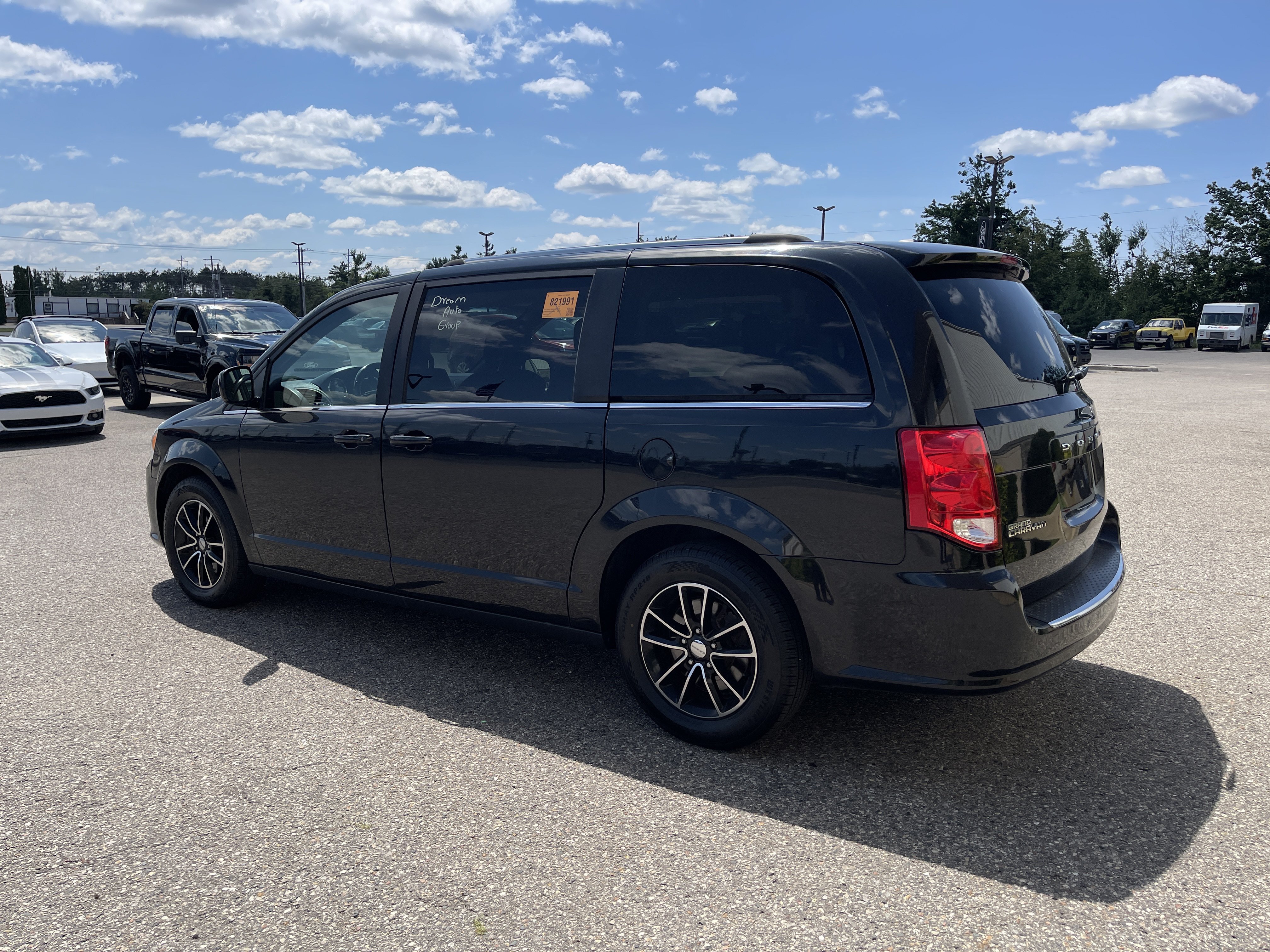 Used 2019 Dodge Grand Caravan SXT FWD image 6