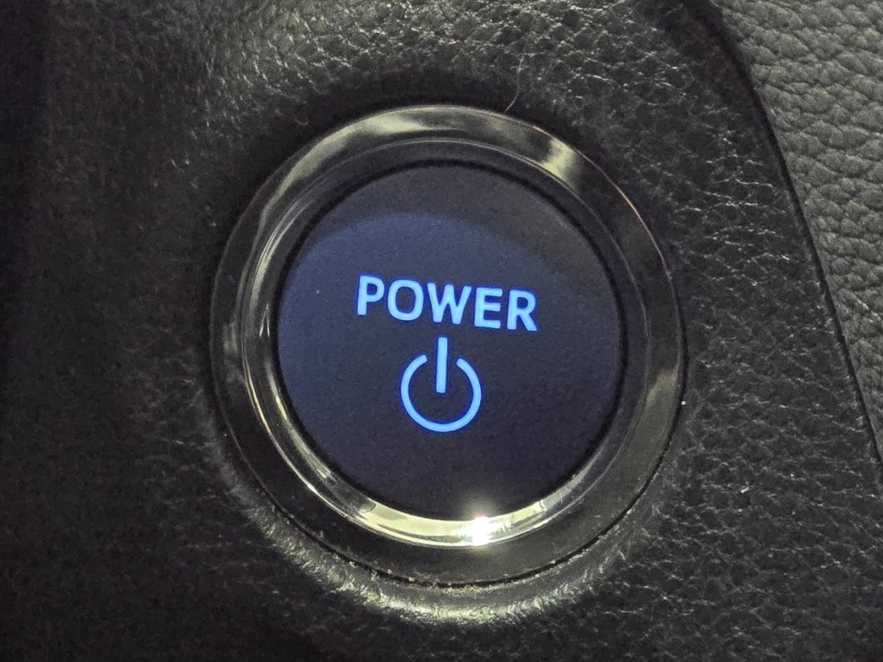 Certified 2022 Toyota RAV4 XLE Premium AWD/4WD image 31