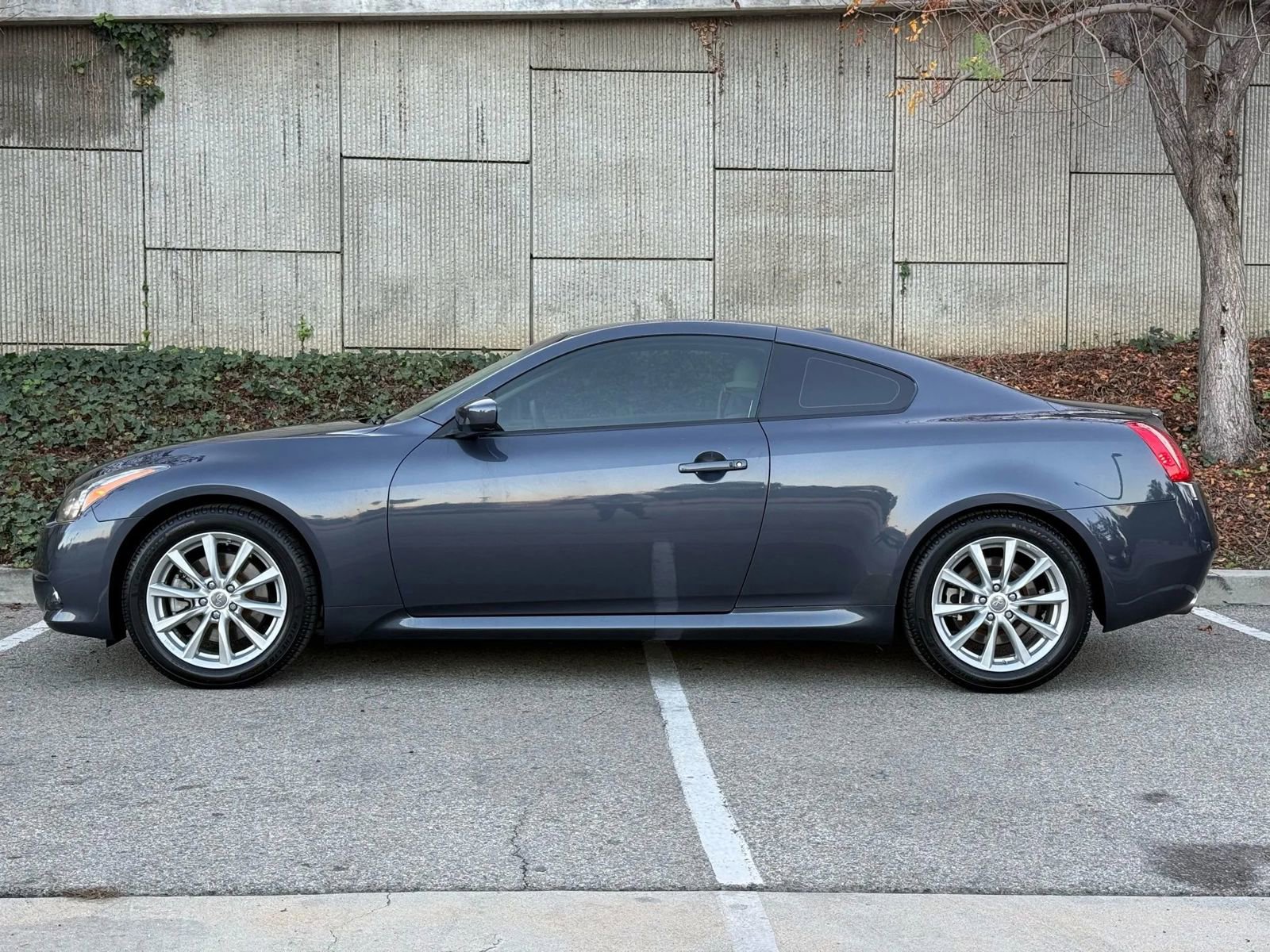 Used 2011 INFINITI G37 Journey w/ Premium Pkg image 10