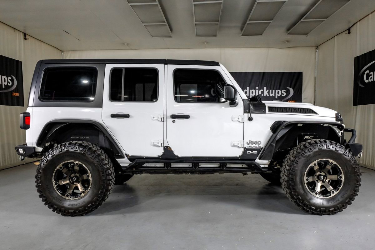 Used 2018 Jeep Wrangler Unlimited Sahara AWD/4WD image 4