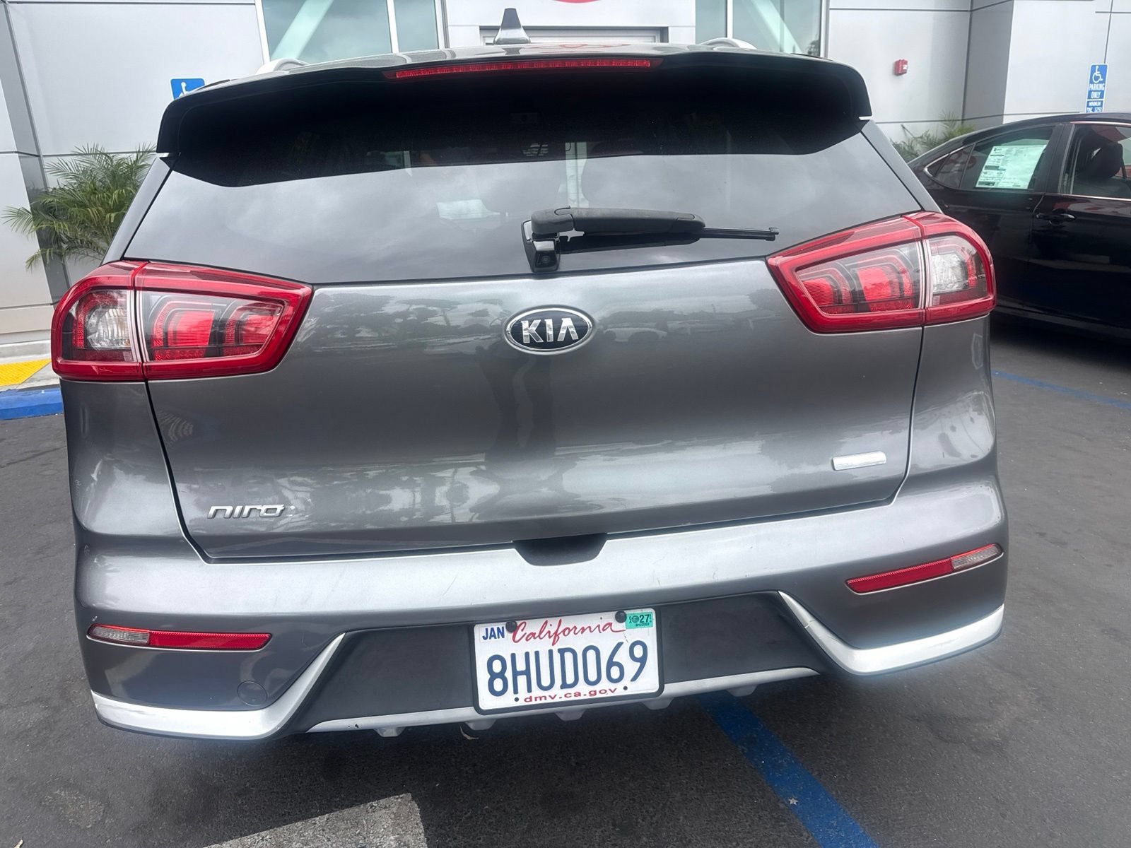 Used 2017 Kia Niro EX FWD image 5
