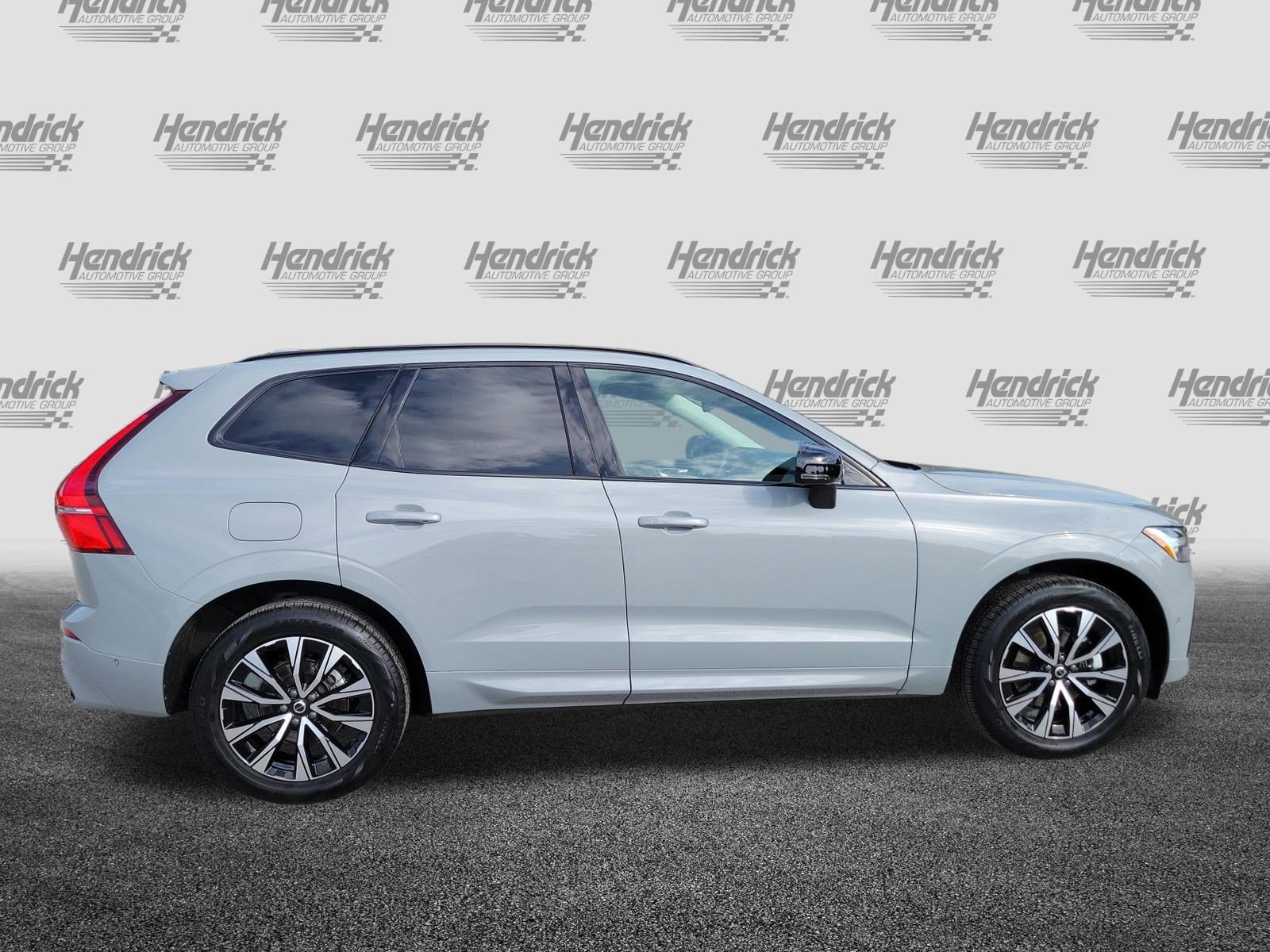 Used 2025 Volvo XC60 B5 Plus image 9