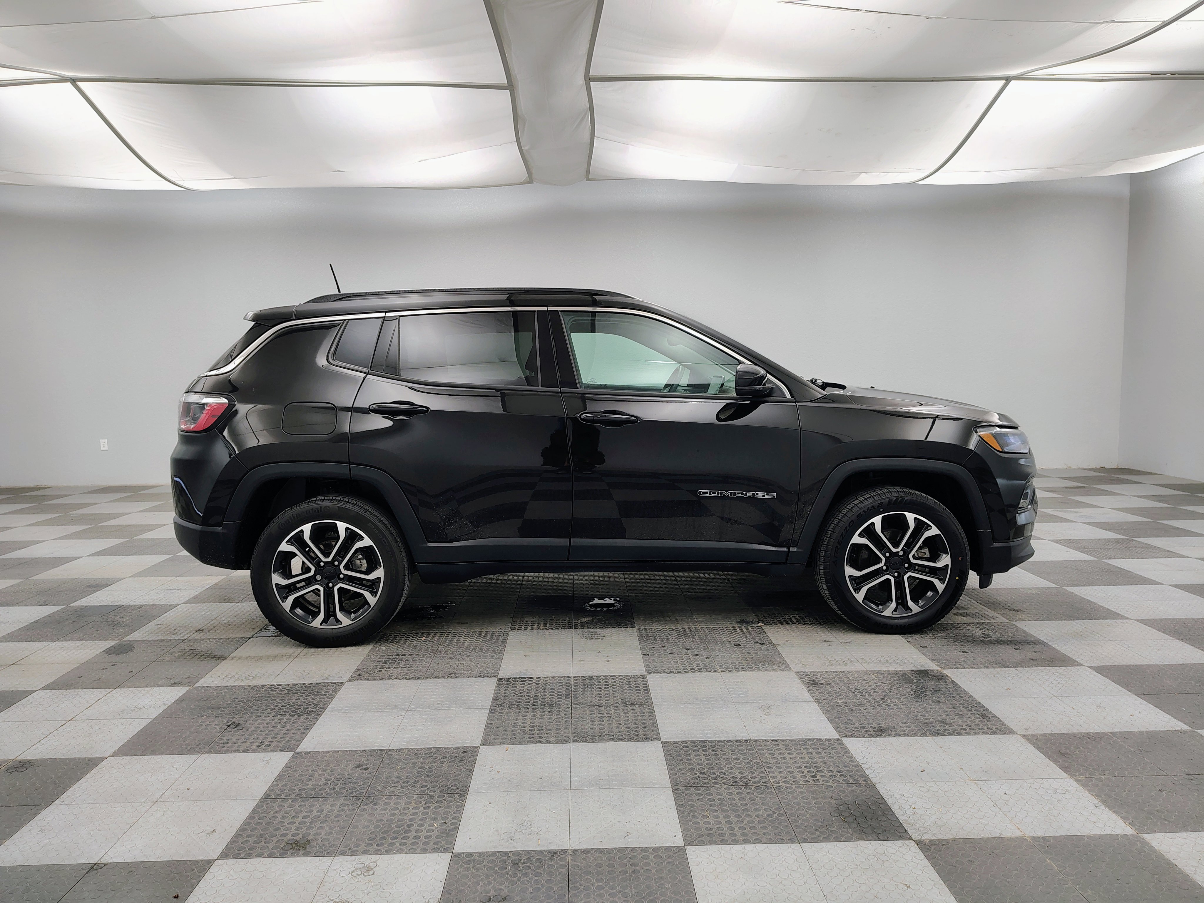 Used 2022 Jeep Compass Limited AWD/4WD image 10