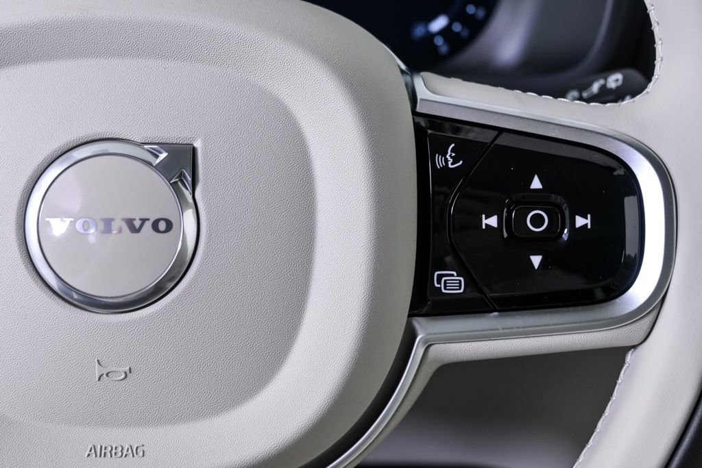 Used 2026 Volvo XC90 B6 Ultra w/ Protection Package AWD/4WD image 13