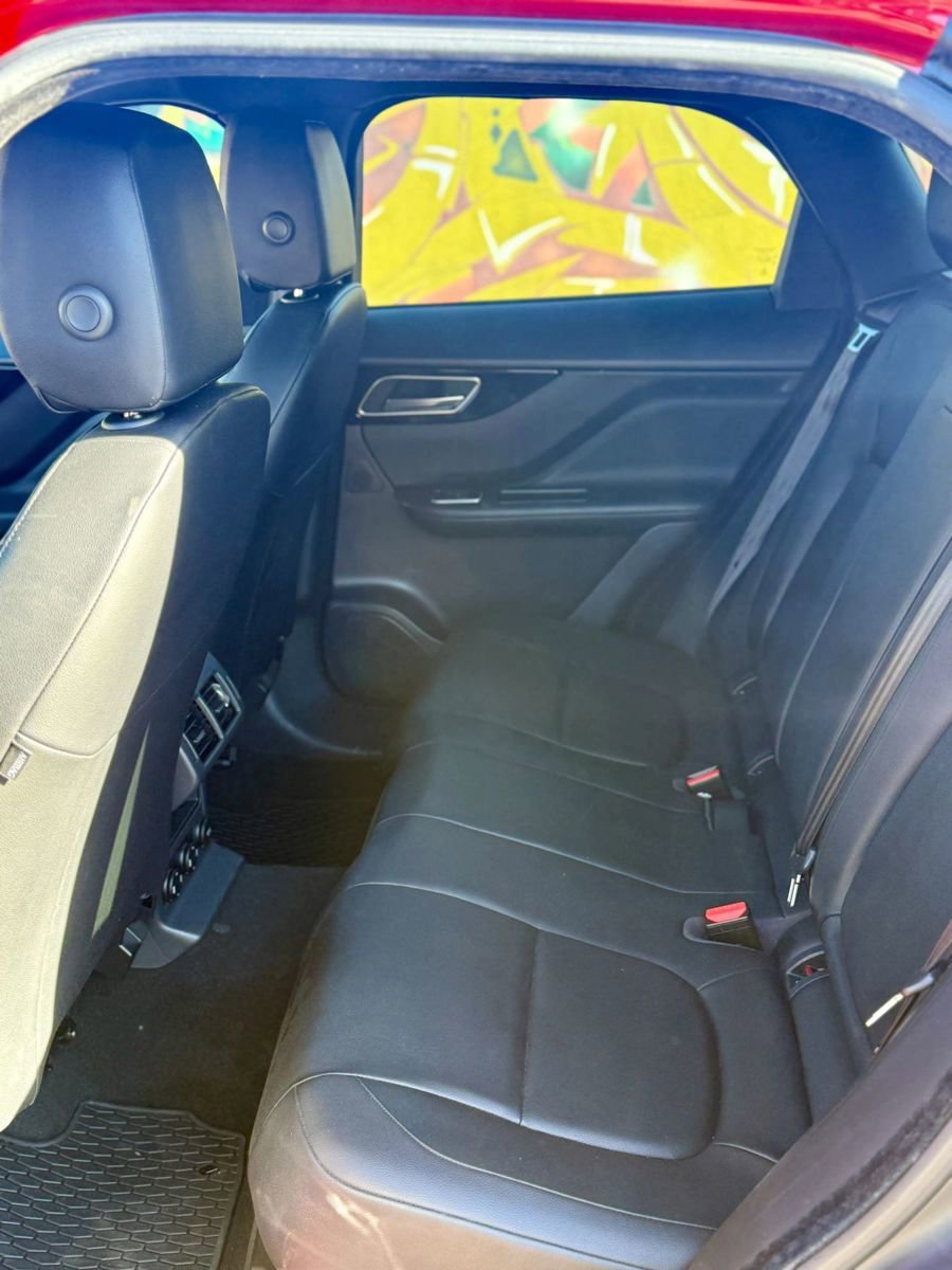 Used 2018 Jaguar F-PACE Premium image 25
