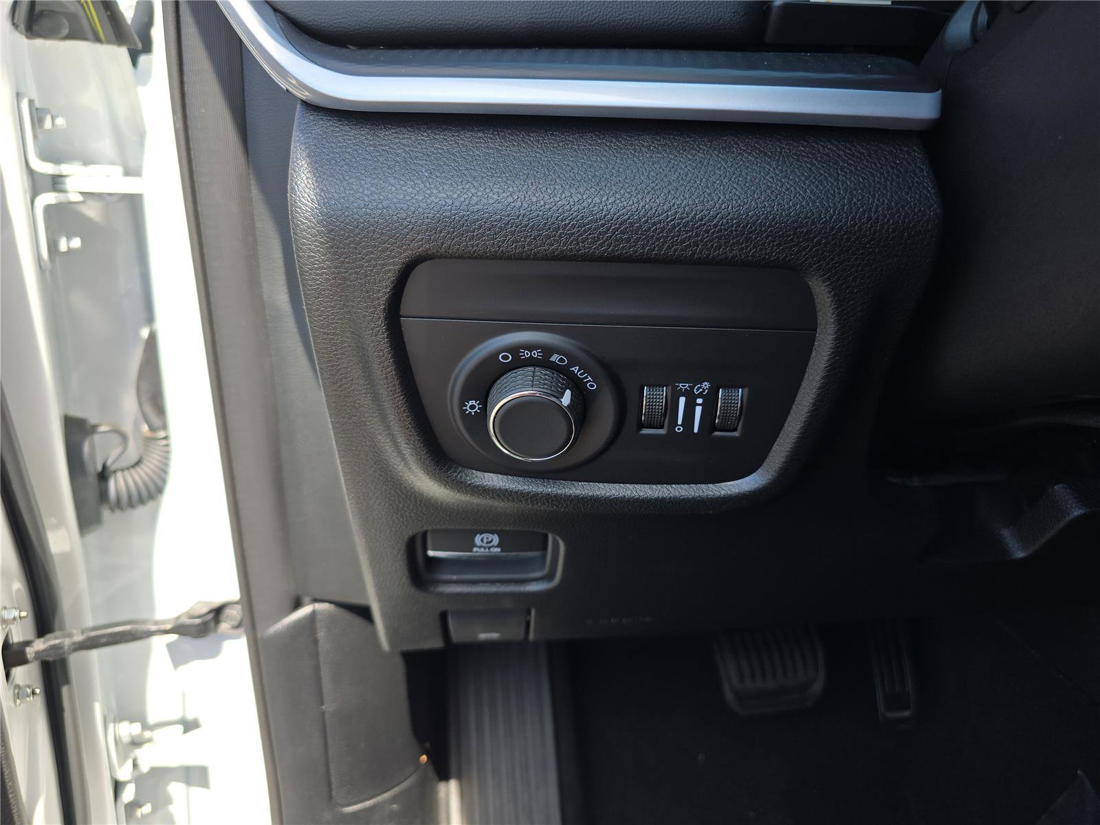 Used 2024 Jeep Grand Cherokee Altitude image 34