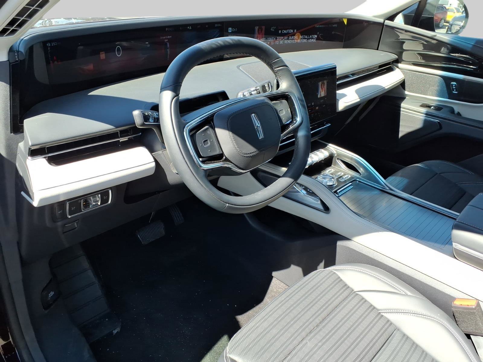 Used 2024 Lincoln Nautilus Reserve image 16