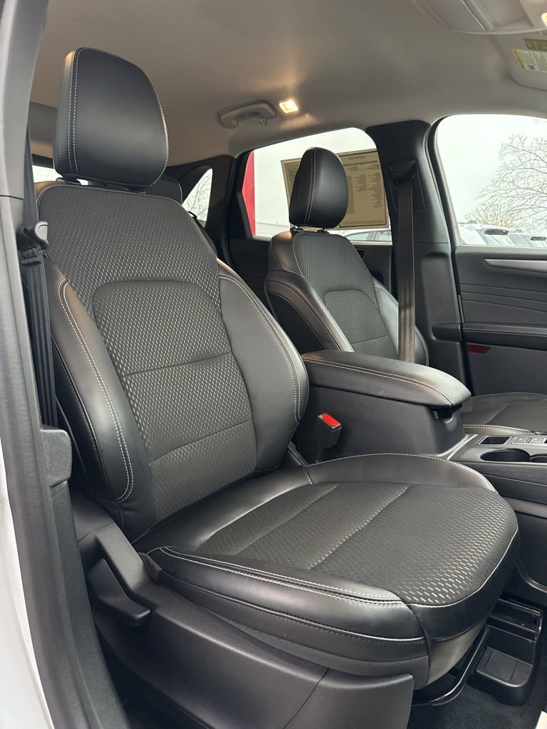 Used 2025 Ford Escape SE image 28