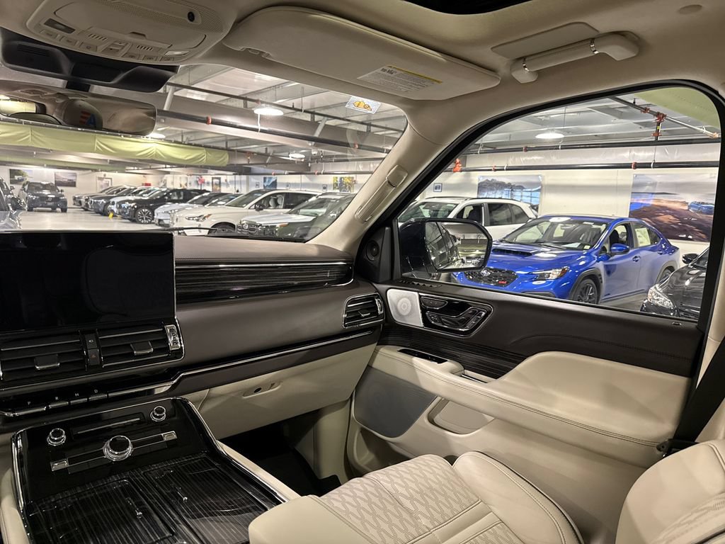 Used 2024 Lincoln Navigator L Black Label AWD/4WD image 25