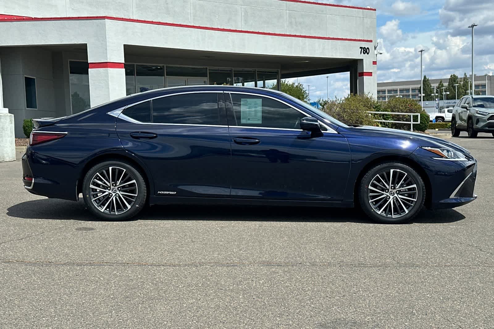 Used 2022 Lexus ES 300h w/ Premium Package FWD image 6