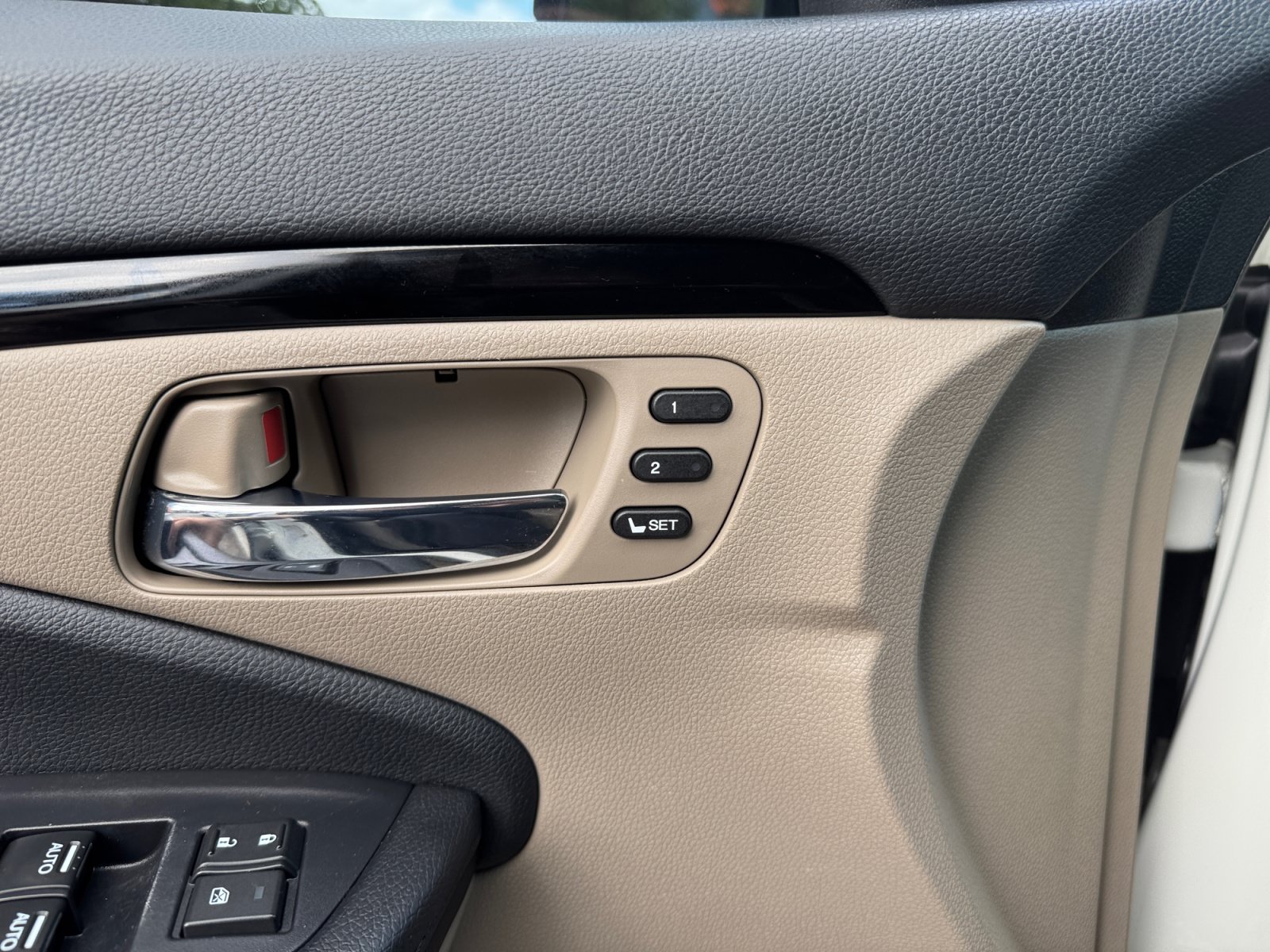 Used 2018 Honda Pilot Elite image 17