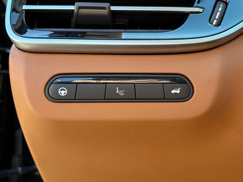 Used 2023 INFINITI QX60 Sensory w/ Vision Package AWD/4WD image 16