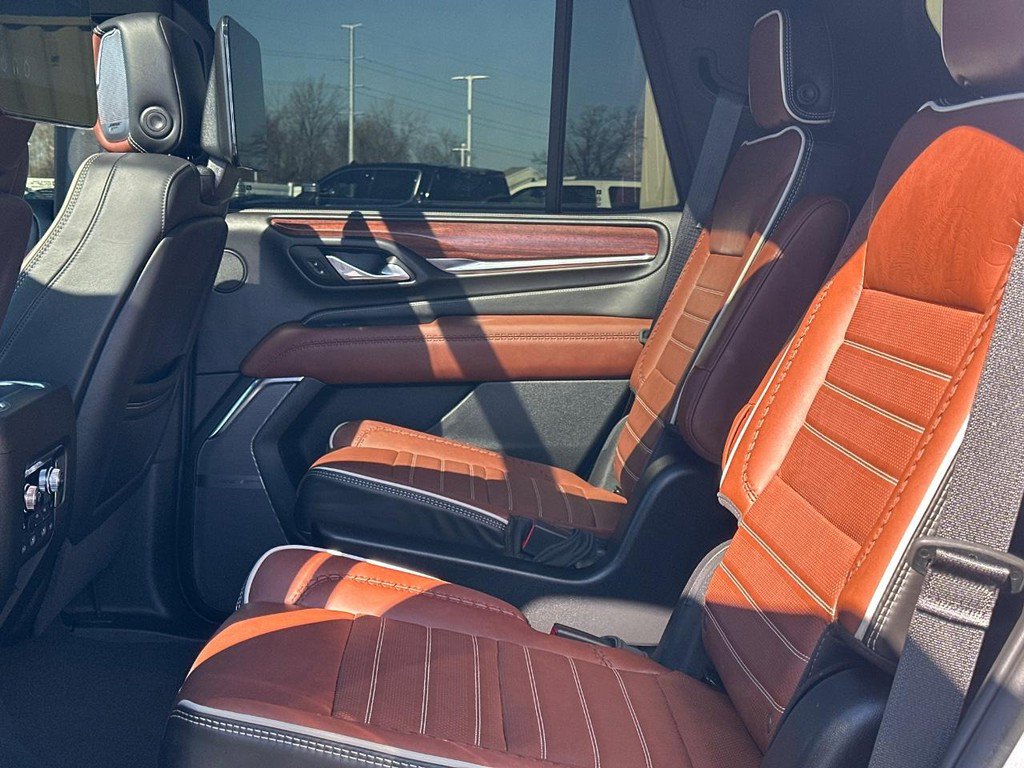 Used 2024 GMC Yukon Denali Ultimate w/ LPO, Floor Liner Package image 11