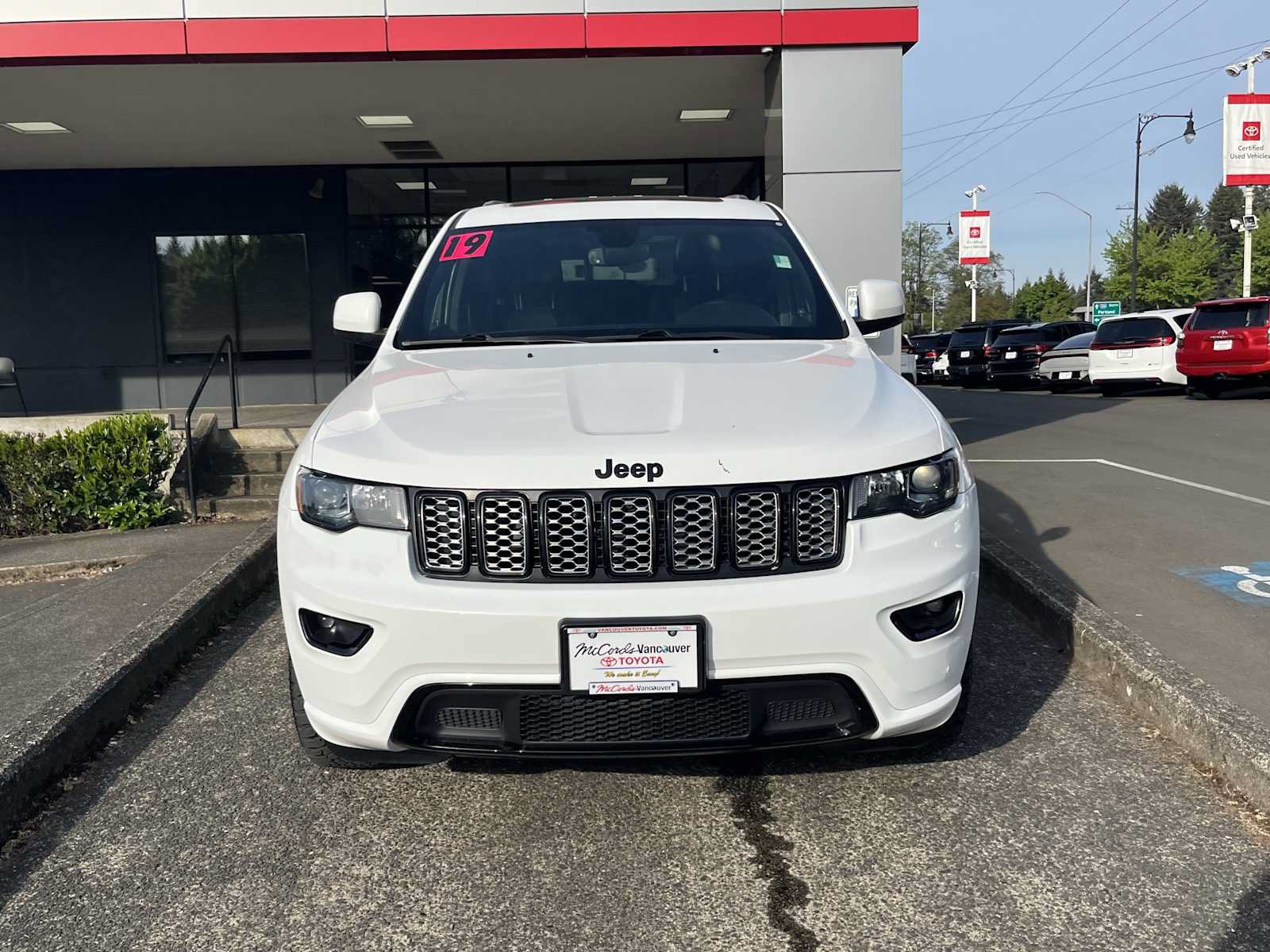 Used 2019 Jeep Grand Cherokee Altitude AWD/4WD image 2