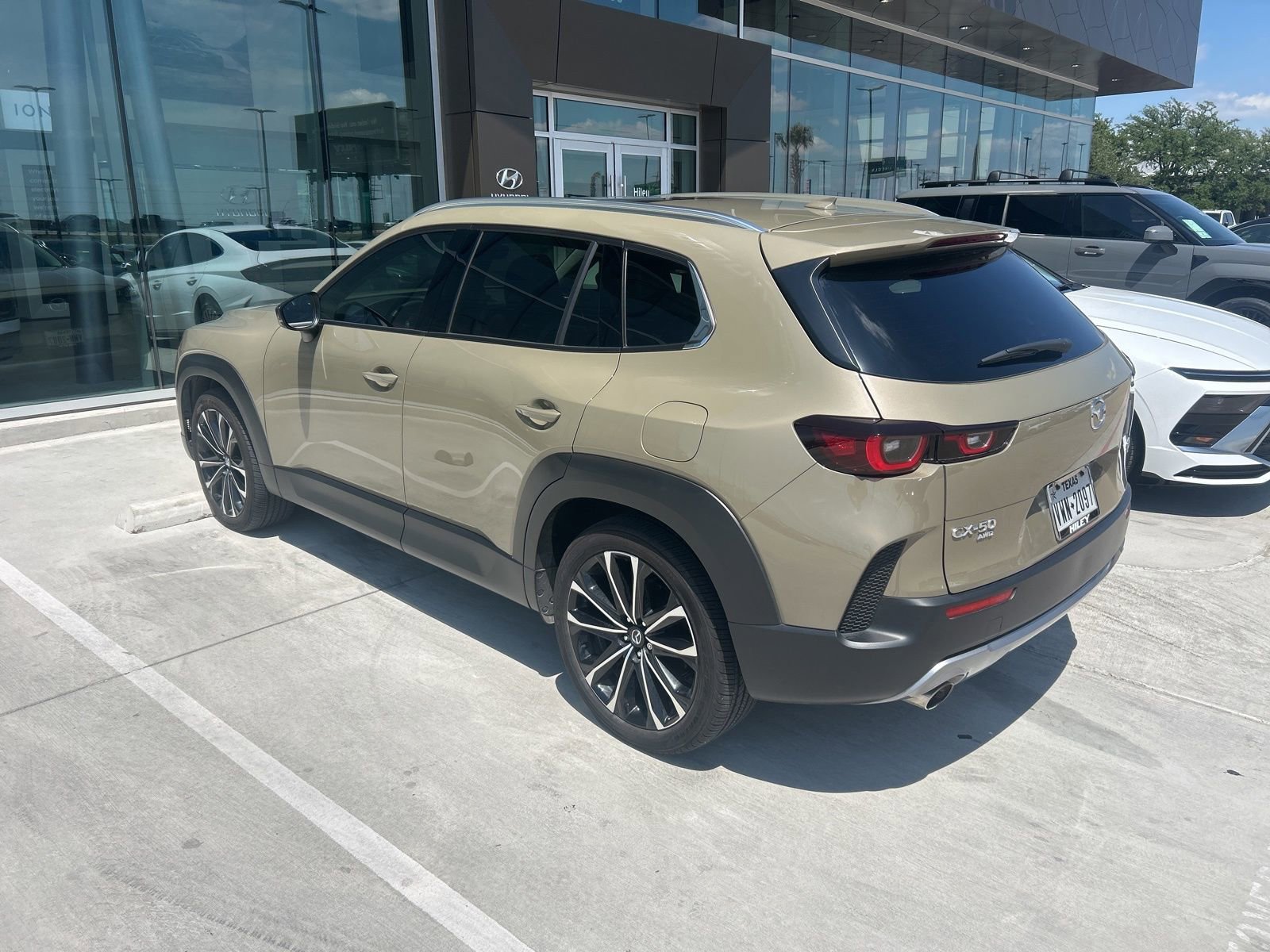 Used 2025 MAZDA CX-50 AWD 2.5 Turbo w/ Premium Pkg image 8