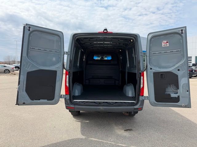 Used 2021 Mercedes-Benz Sprinter 1500 image 6