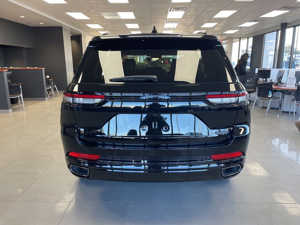 New 2025 Jeep Grand Cherokee Summit image 5